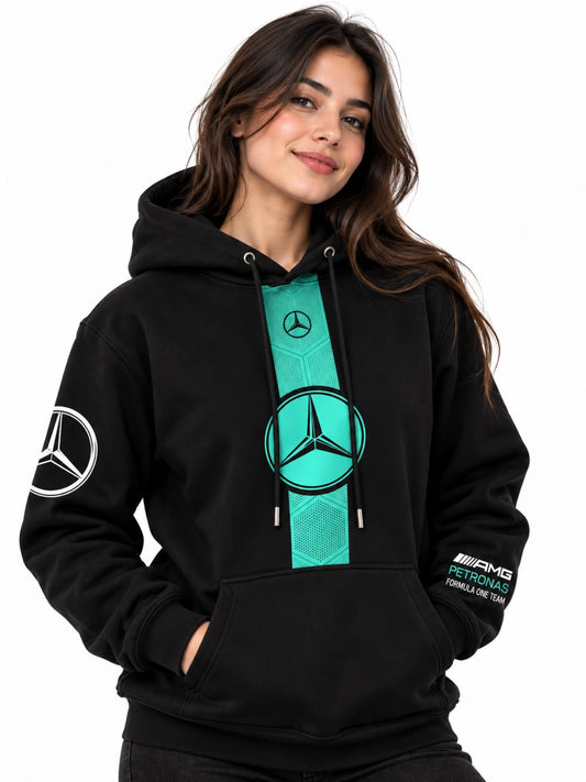 Hoodie Mercedes AMG Petronas negro turquesa, modelo mujer de frente