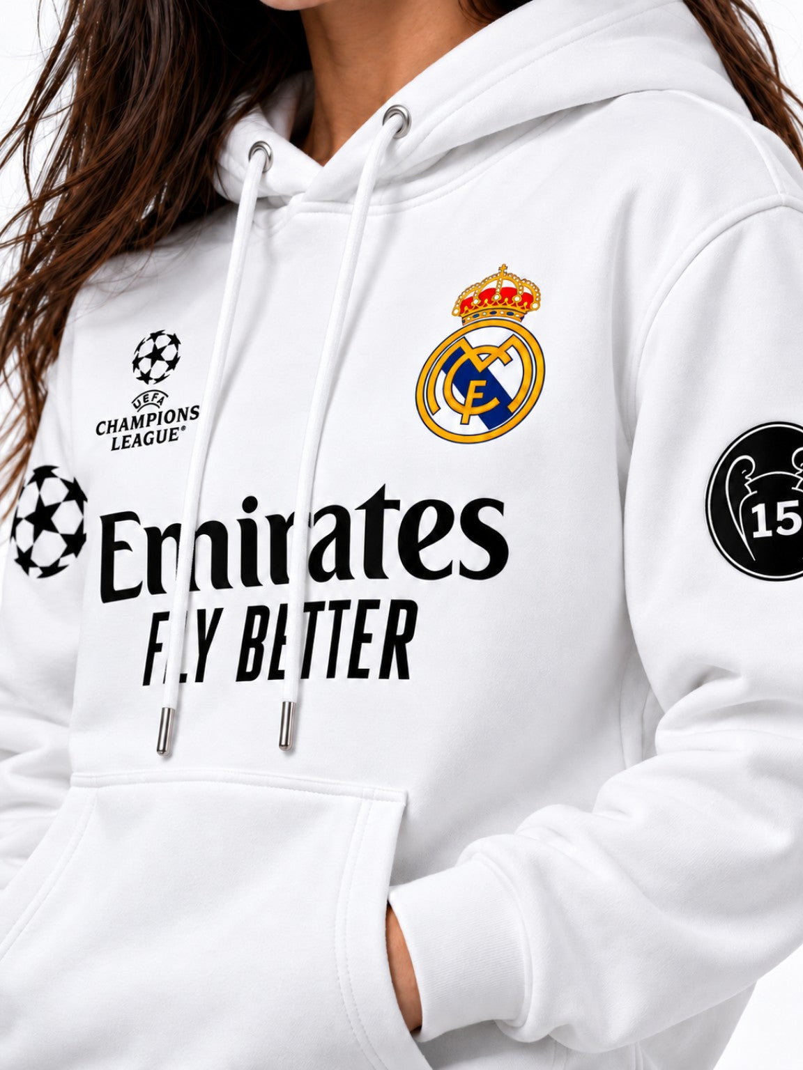 Detalle de estampado Real Madrid y Champions en hoodie blanco