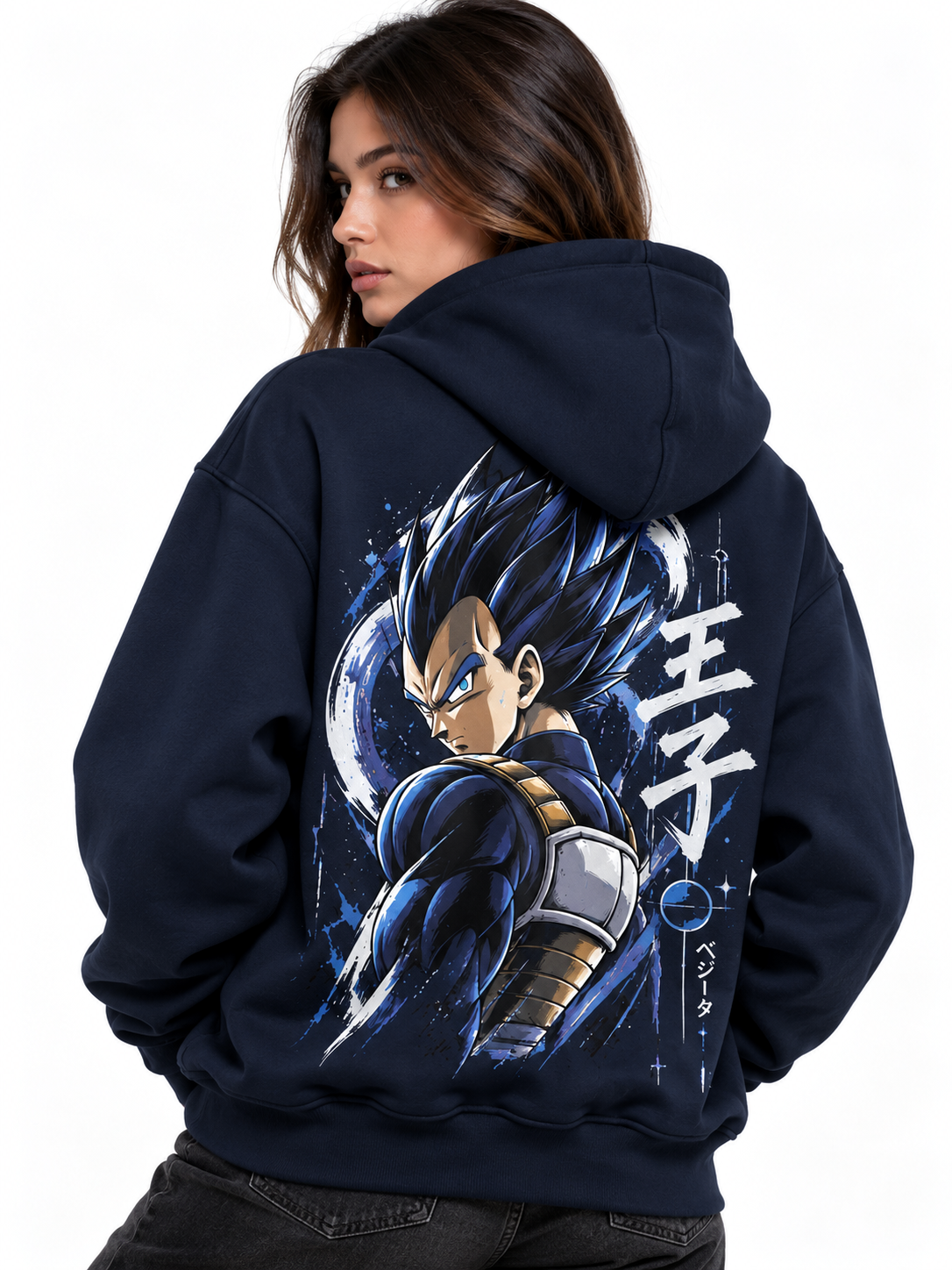Hoodie azul oscuro Vegeta Blue en modelo mujer, vista posterior